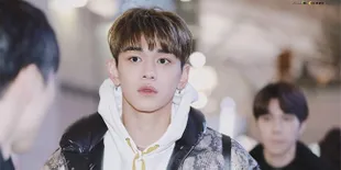 Lucas NCT Pamer Foto Selfie Tanpa Makeup & Nggak Pakai Baju, Gantengnya Bikin Hati Oleng