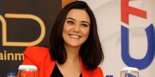 Lucu! Lapar Akut, Preity Zinta Malu Nambah Makanan di Restoran