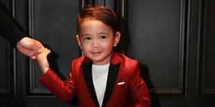 Lucunya Rafathar Saat Nyanyi Bareng Nagita Slavina