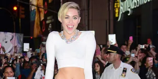 Lucunya... Senyum Miley Cyrus Pernah Semanis Ini Saat Kecil
