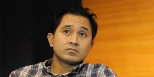 Lukman Sardi Bawa Pulang Piala Layar Emas IMA 2013