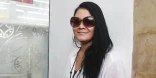 Lumba-lumba Diangkut Kering, Melanie Subono Beri Kritikan Keras