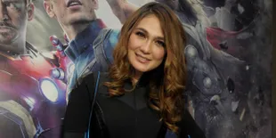 Luna Maya Pakai Kostum Black Widow, Ini Kata Reino Barrack