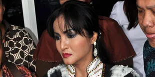 Machica Mochtar 'Sumpah Pocong' Kuatkan Tes DNA