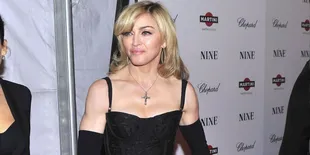 Madonna Kembali Keluar Masuk Pengadilan, Ada Apa?
