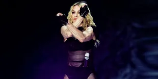 Madonna Pancing Emosi Haters Dengan Kawat Gigi Emas