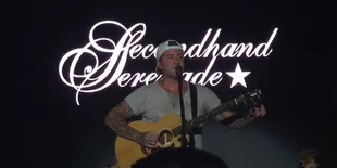 Magis ‘Fall For You’, Secondhand Serenade Buat GOR UNY Bergemuruh Dengan Lantunan Suara Ribuan Penonton