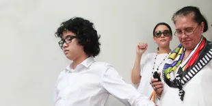 Maia Dampingi Dul Hadiri Sidang