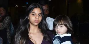Main di Pantai Bareng AbRam, Suhana Khan Pamer Hot Bikini Body