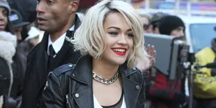 Main Film Adaptasi Novel Erotis, Rita Ora Gugup