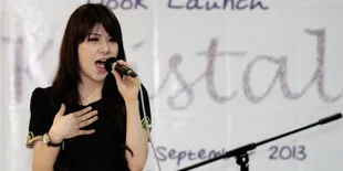 Mainkan Gitar, Wina Natalia Nyanyikan Lagu Rihanna