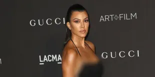 Makin Akur, Kourtney Kardashian Rayakan Thanksgiving Bareng Scott Disick