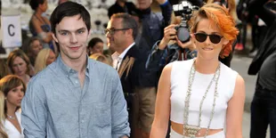 Makin Dekat, Kristen Stewart - Nicholas Hoult 'Mandi' Bareng