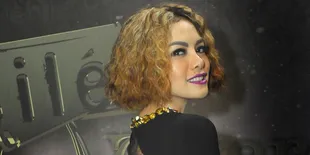 Makin Hari, Nikita Mirzani Makin Mirip Angelina Jolie?