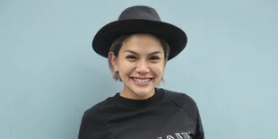 Makin Hot, Nikita Mirzani Pajang Foto Topless di Instagram