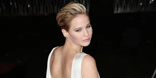 Makin Seksi, Jennifer Lawrence Tampil Tanpa Bra di Red Carpet!