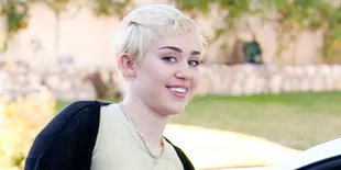 Makin Seksi, Miley Cyrus Lakukan Operasi Payudara?