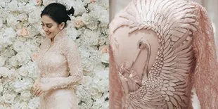Makna Burung Bangau Hiasi Gaun Lamaran Syahrini, Perpaduan Kebaya & Kimono