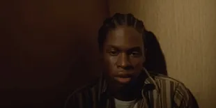 Makna Lagu Hold Me Down - Daniel Caesar, Dicintai dan Dicampakkan Secara Bersamaan