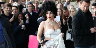 Maksud Hati Tampil Glamor, Lady Gaga Justru Mirip Hewan