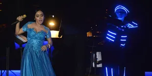 Manggung Bareng 16 Musisi, Cita Citata Minder Bergenre Dangdut?