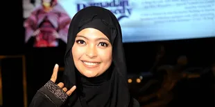 Manggung di Mall, Mobil Tantri Kotak Dibobol Maling