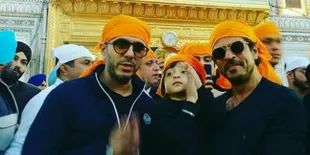 Manisnya Pelukan AbRam dan Caption Shahrukh Khan Ini Bikin Baper