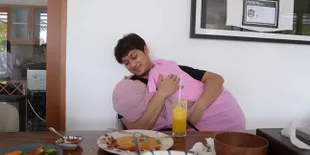 Manja Banget, Potret Lesti Saat Pamit Pergi Pada Rizky Billar - Mesra Terus bak Pengantin Baru