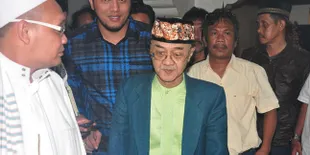 Mantan Istri Ke-7 Eyang Subur 'Dibersihkan' Saat Tiba di Rumah