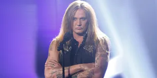 Mantan Vokalis Skid Row Tiru Gaya Lady Gaga, Mirip?