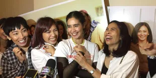 Marsha Timothy Nonton Film 'BEBAS' Bareng Geng SMA, Terharu Abis