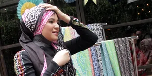 Marshanda Dari Curhat, Puisi Hingga Dipasung