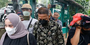 Masih Cari Hari Baik, Doddy Sudrajat Akan Pindahkan Makam Vanessa Angel Tahun Ini