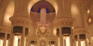 Masjid Berkubah Emas Ada di Indonesia, Lho!