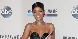 Masuk Studio, Rihanna Mulai Garap Album Baru!