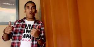 Mau Bangun Sekolah di Perbatasan, Abdur Arsyad 'Gerilya Lawak'