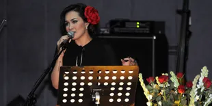 Mau Kenalan, Sara Wijayanto Ditemani Kuntilanaknya Saat Buat Klip
