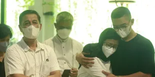 Maura Magnalia Tulis Buku Tapi Belum Terbit, Suami Nurul Arifin Ungkap Karya Putrinya Kontroversial