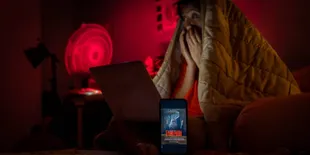 MAXstream Sajikan Eyang Putri, Film Horor Klasik Tentang Teror Klenik Keluarga