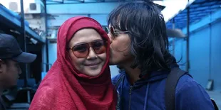 Mayky Wongkar Tak Sampai Hati Lihat Efek Kemoterapi Ria Irawan