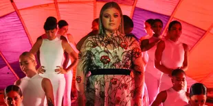 'Meaning of Life', Pencarian Kelly Clarkson Akan Sebuah Arti Hidup