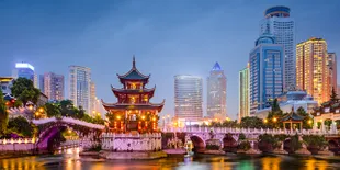 Megahnya Gedung Teratai di Tiongkok