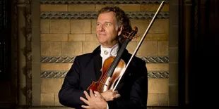 Megahnya Opera dalam Balutan Orkestra Andre Rieu