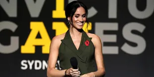 Meghan Markle Pamer Baby Bump Saat Kunjungi Selandia Baru