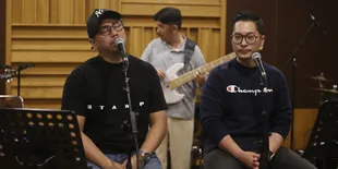 Memantapkan Diri Jelang Konser &#34;Gen-P Generasi Pesta&#34;, Kerispatih Latihan Bersama Sammy Simorangkir