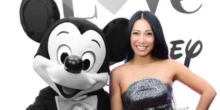 Membanggakan! Anggun Tampil di Event Amal Eva Longoria