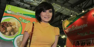 Menangis, Kiki Amalia Bantah Punya Hubungan Dengan Fathanah