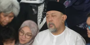 Menangis Melepaskan Kepergian Istri, Indro Warkop: Maaf Saya Cengeng