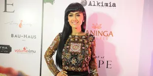 Menangis, Saat Julia Perez Nekat Potong Rambut Super Pendek