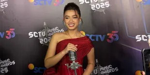Menangkan Nominasi Lagu Remake Paling Ngetop, Aqeela Calista Tak Menduga Bawa Pulang Piala SCTV Music Award 2025